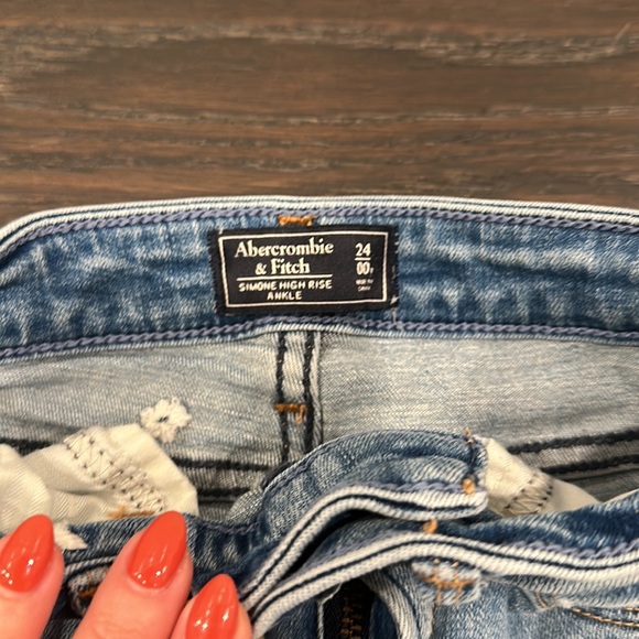 Jean - Picture 3 of 4